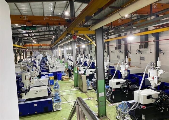 Potenza di riscaldamento variabile asciugatrice di plastica con doppio strato di isolamento 30T iniezione