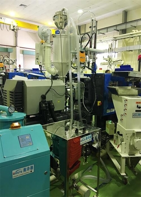 Potenza di riscaldamento variabile asciugatrice di plastica con doppio strato di isolamento 30T iniezione