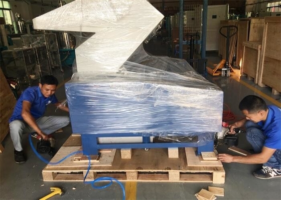 Macchina ad alta velocità centrale di plastica della trinciatrice del granulatore 50 kg/h - 500 kg/h di capacità