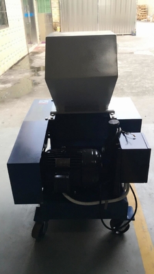 Macchina ad alta velocità OG-10FS Gray Color del Pulverizer del granulatore di difetti di plastica 7.5KW