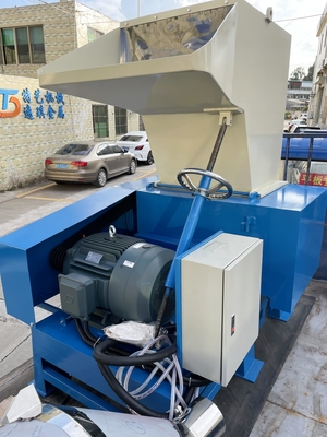 Macchina ad alta velocità centrale di plastica della trinciatrice del granulatore 50 kg/h - 500 kg/h di capacità