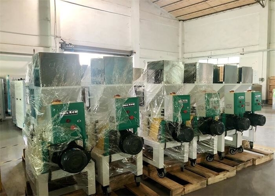 Materozze e colore bianco di plastica a bassa velocità OG-3LS della smerigliatrice 2.2KW del granulatore di difetti
