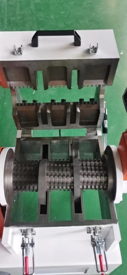 Materozze e colore bianco di plastica a bassa velocità OG-3LS della smerigliatrice 2.2KW del granulatore di difetti