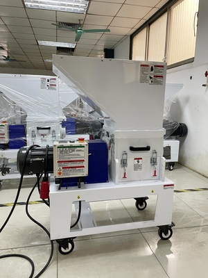 Frantoio di plastica a bassa velocità SUS, granulatore di plastica del frantoio della smerigliatrice 380V