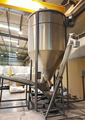 Alimentando e trasportando il trasportatore dell'alimentatore di vite per i fiocchi di plastica dei granelli