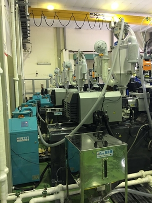 Saltatore industriale automatico separato del caricatore di vuoto per l'alimentazione di materia plastica