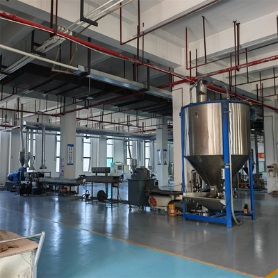 Macchina di miscelazione verticale di materie plastiche per una miscelazione efficiente e veloce