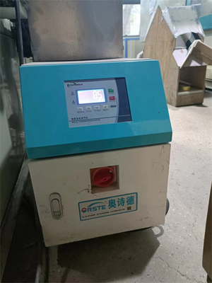 Controller di temperatura della muffa del tubo di rame 50-180 gradi C con potenza di raffreddamento da 1-5 CV e potenza di pompa